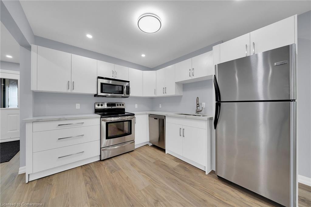 4-451 Woodview Road, Burlington, ON - Indoor Photo Showing Kitchen