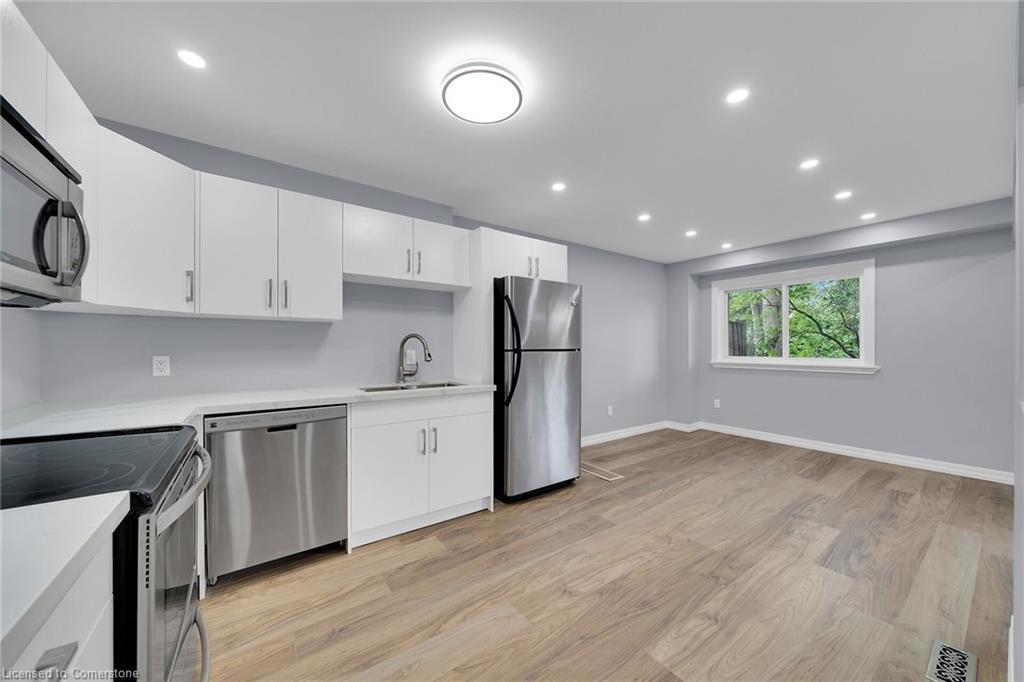 4-451 Woodview Road, Burlington, ON - Indoor Photo Showing Kitchen