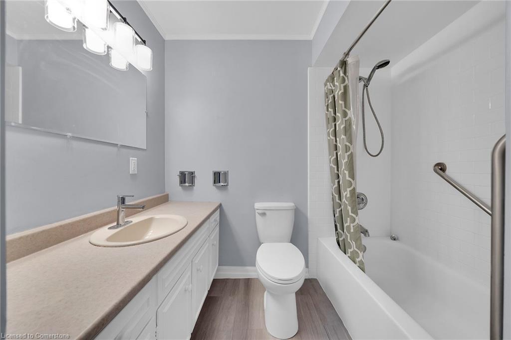 4-451 Woodview Road, Burlington, ON - Indoor Photo Showing Bathroom