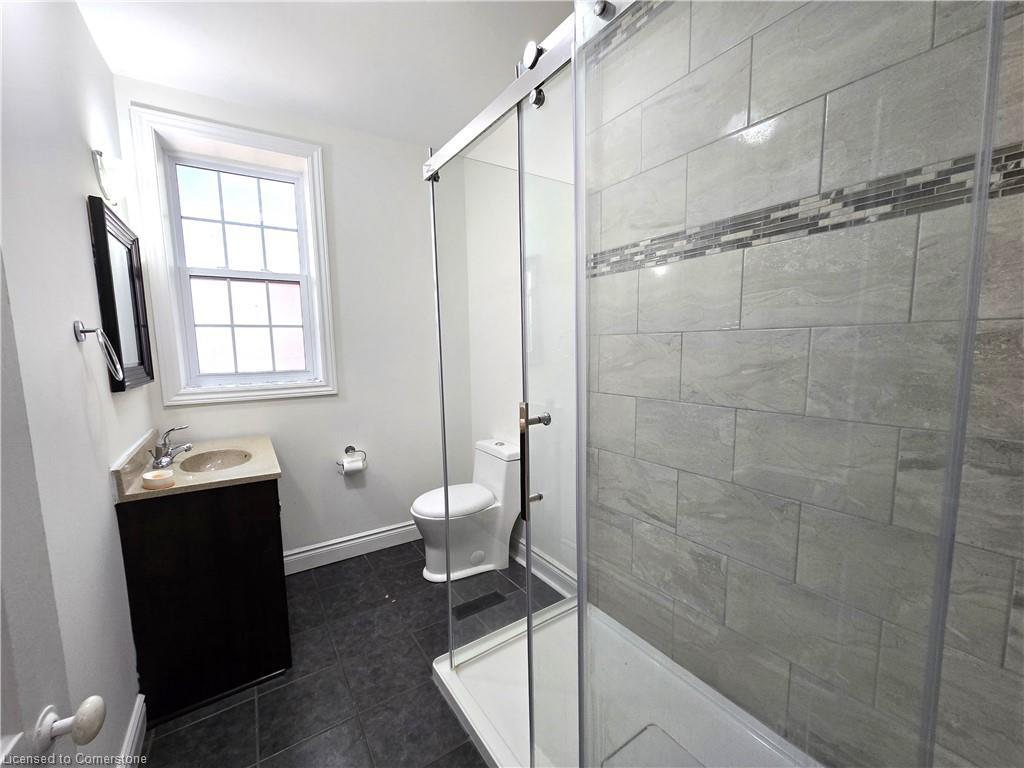208 King Street E, Kingston, ON - Indoor Photo Showing Bathroom