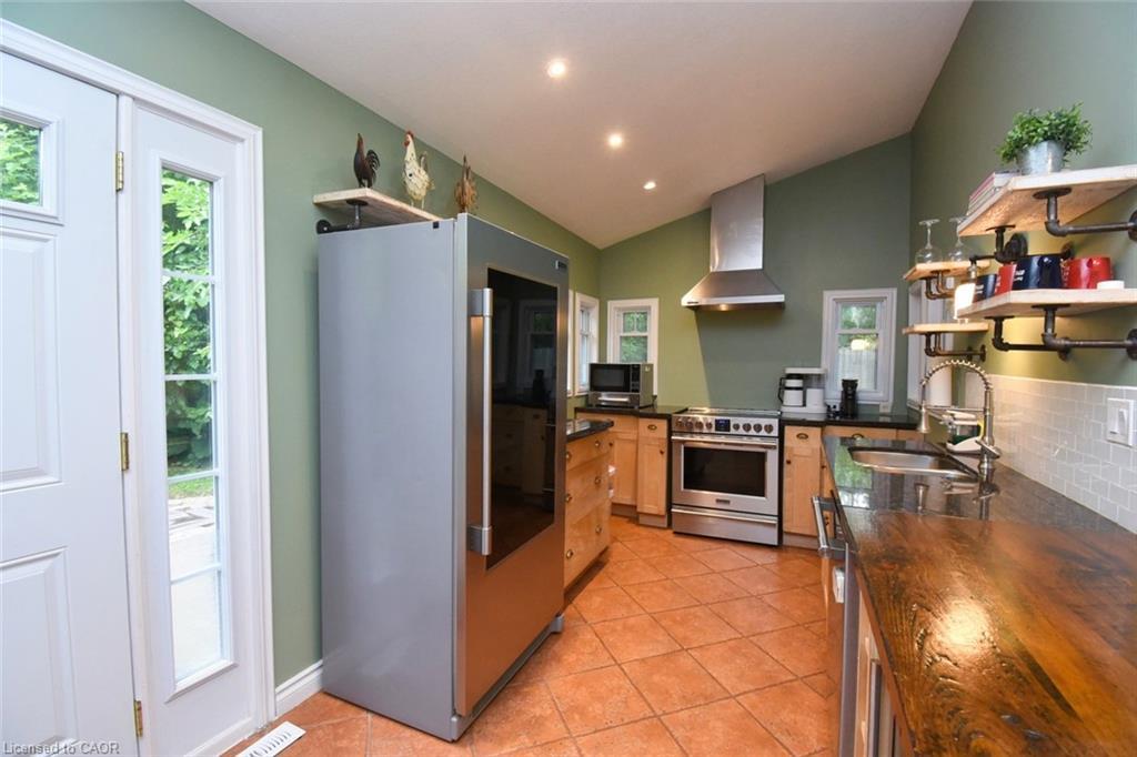 662 Old Dundas Road, Ancaster, ON - Indoor Photo Showing Kitchen