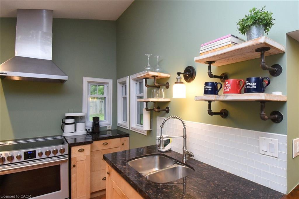 662 Old Dundas Road, Ancaster, ON - Indoor Photo Showing Kitchen With Double Sink