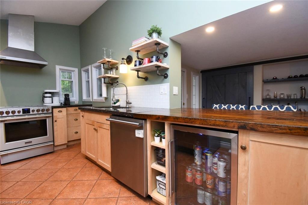 662 Old Dundas Road, Ancaster, ON - Indoor Photo Showing Kitchen