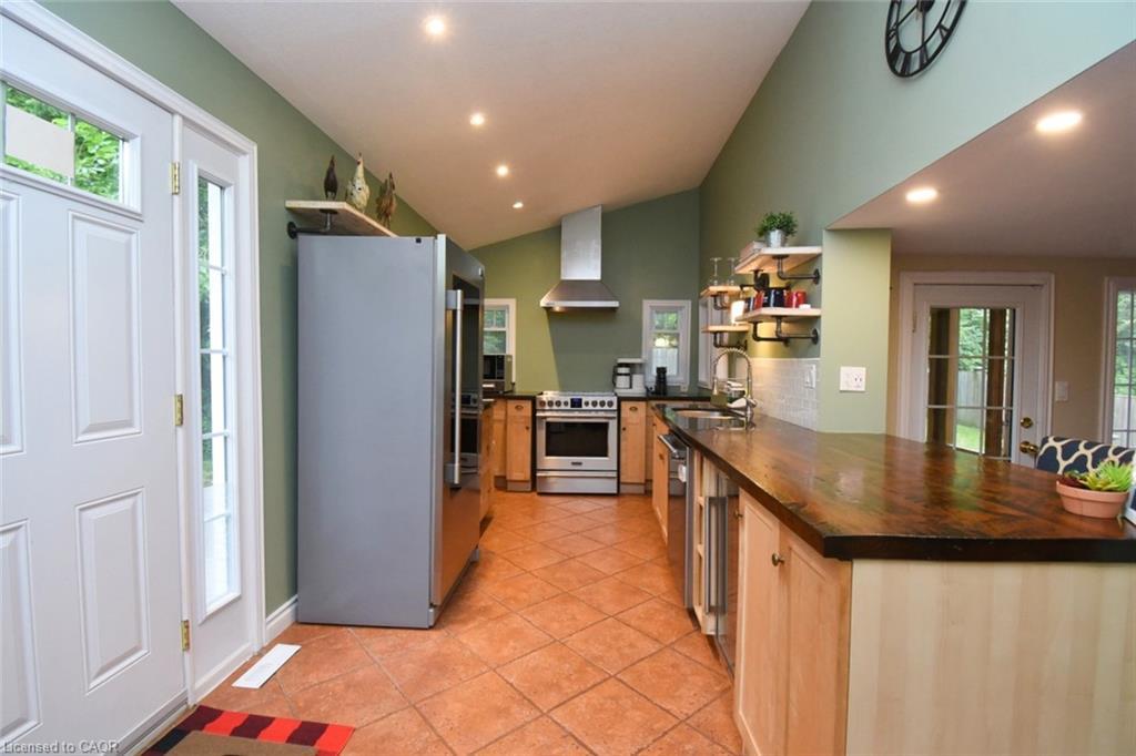 662 Old Dundas Road, Ancaster, ON - Indoor Photo Showing Kitchen