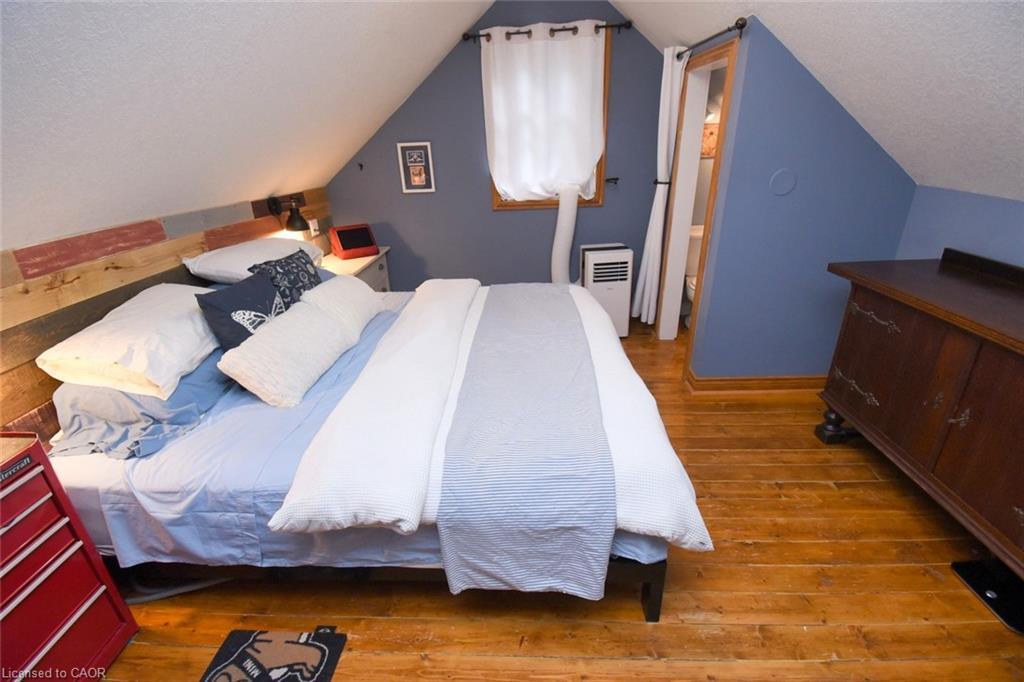 662 Old Dundas Road, Ancaster, ON - Indoor Photo Showing Bedroom