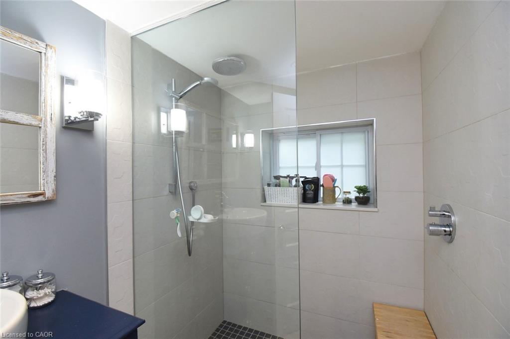 662 Old Dundas Road, Ancaster, ON - Indoor Photo Showing Bathroom