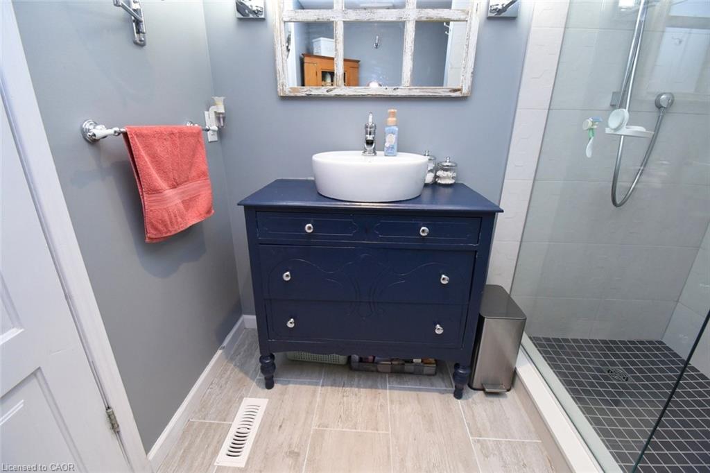 662 Old Dundas Road, Ancaster, ON - Indoor Photo Showing Bathroom