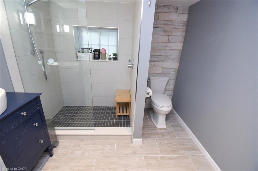 662 Old Dundas Road, Ancaster, ON - Indoor Photo Showing Bathroom