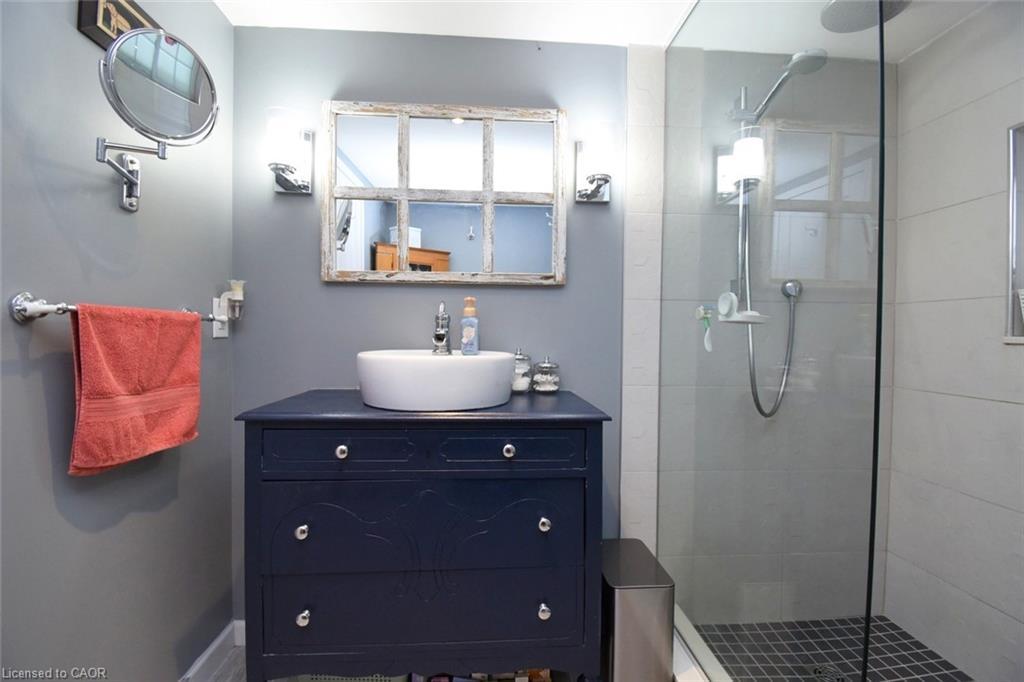 662 Old Dundas Road, Ancaster, ON - Indoor Photo Showing Bathroom