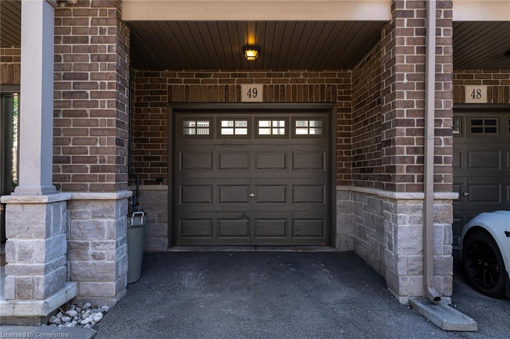 49-377 Glancaster Road, Hamilton, ON - Photo Showing Garage