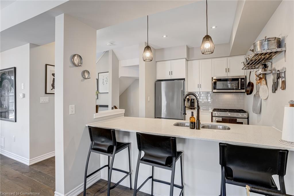 49-377 Glancaster Road, Hamilton, ON - Indoor Photo Showing Kitchen With Upgraded Kitchen