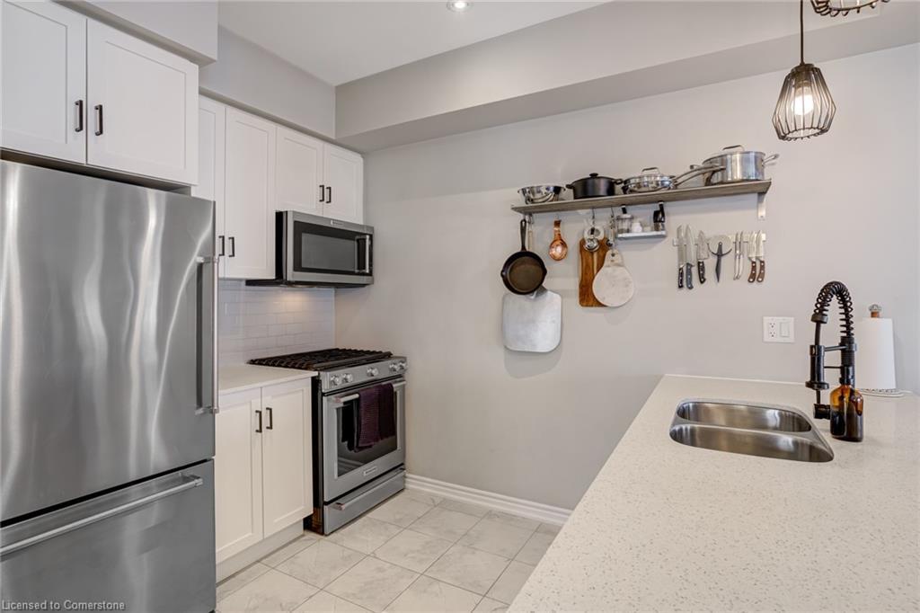 49-377 Glancaster Road, Hamilton, ON - Indoor Photo Showing Kitchen With Double Sink