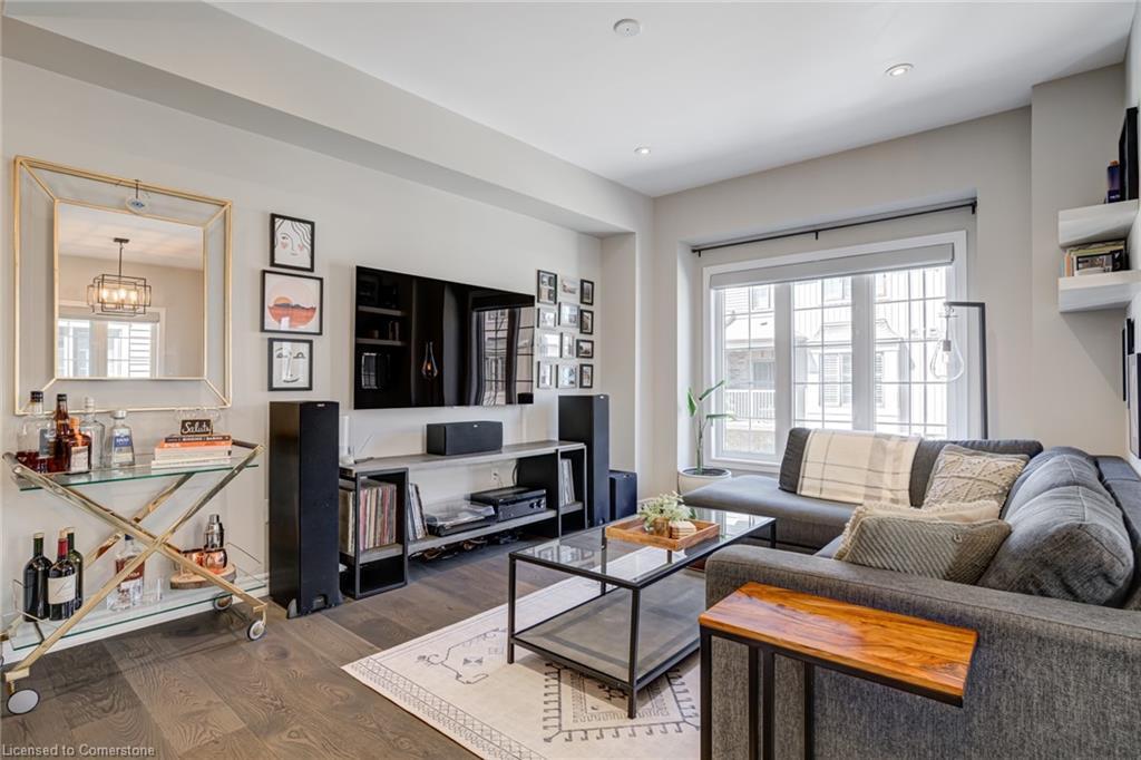 49-377 Glancaster Road, Hamilton, ON - Indoor Photo Showing Living Room