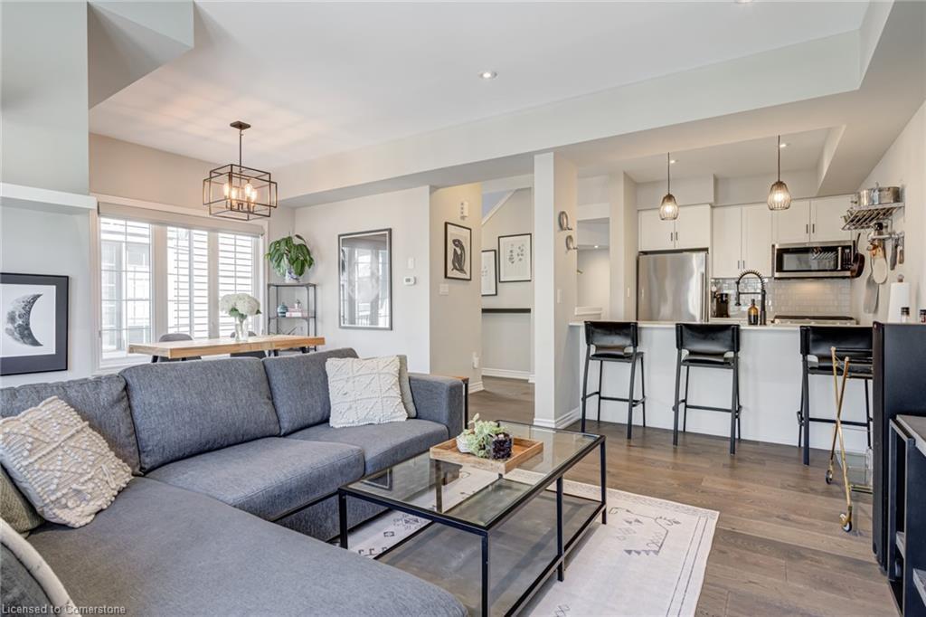 49-377 Glancaster Road, Hamilton, ON - Indoor Photo Showing Living Room