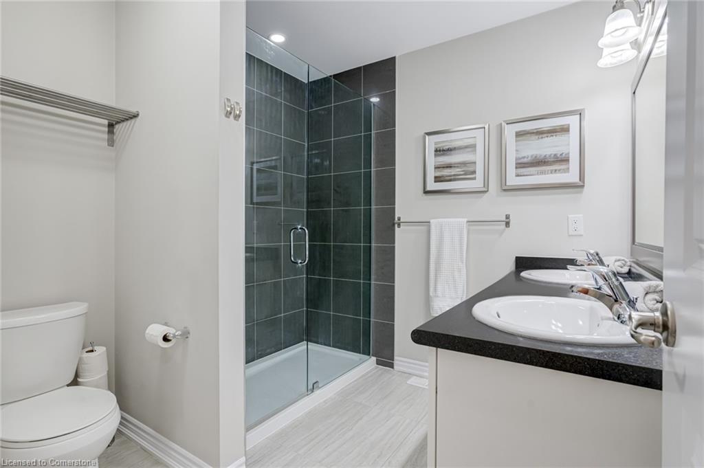 49-377 Glancaster Road, Hamilton, ON - Indoor Photo Showing Bathroom