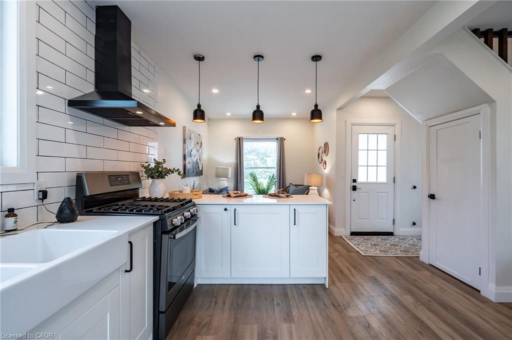 1 Prince Street, St. Catharines, ON - Indoor Photo Showing Kitchen With Upgraded Kitchen