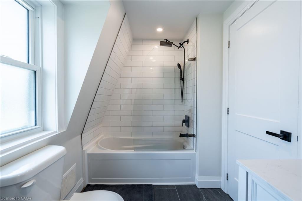 1 Prince Street, St. Catharines, ON - Indoor Photo Showing Bathroom