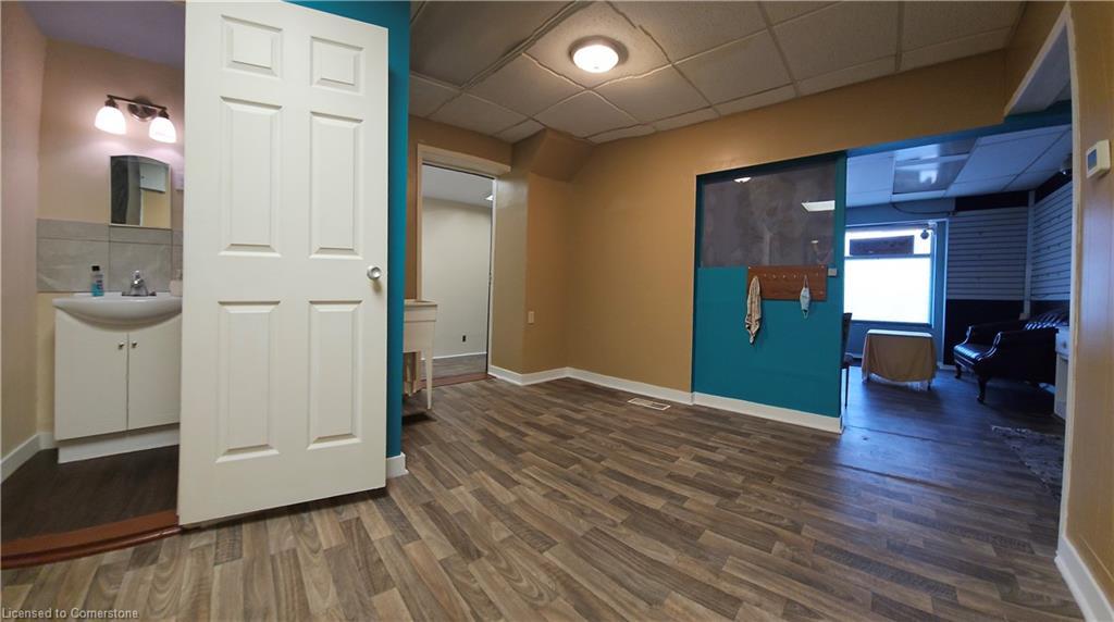 269 Cannon Street E, Hamilton, ON - Indoor Photo Showing Other Room