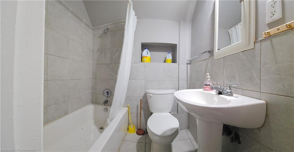 269 Cannon Street E, Hamilton, ON - Indoor Photo Showing Bathroom