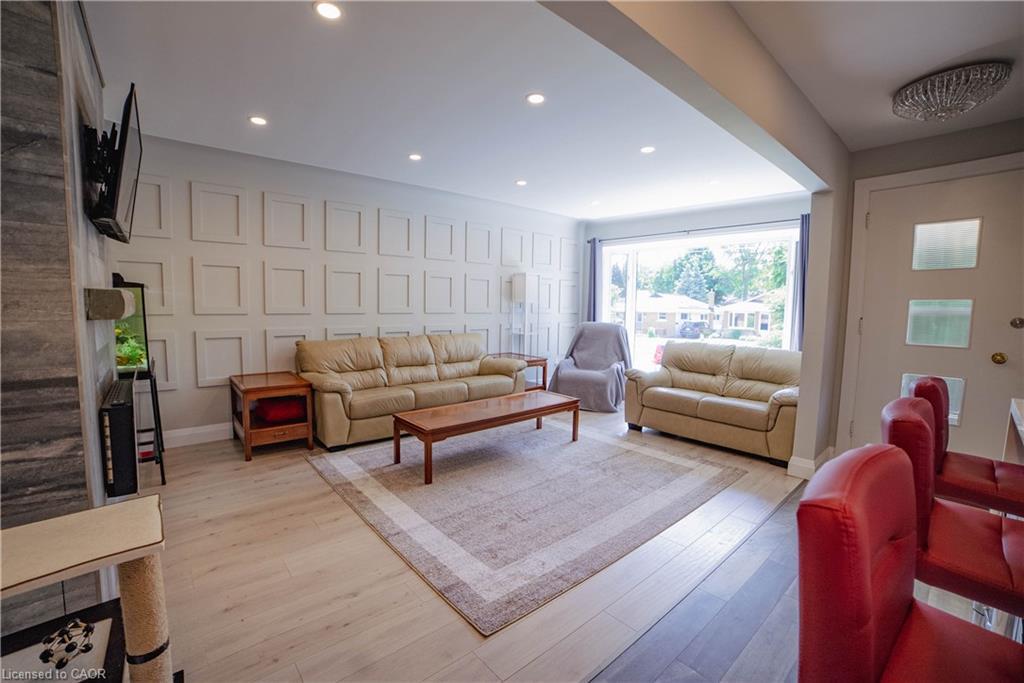 Upper-192 Glen Road, Kitchener, ON - Indoor Photo Showing Living Room