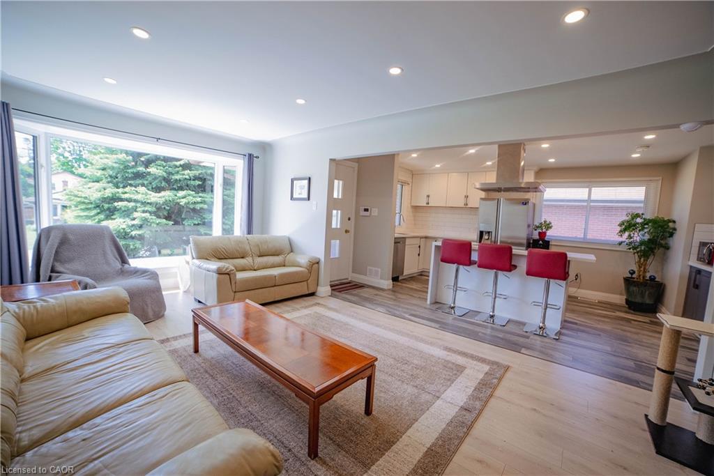 Upper-192 Glen Road, Kitchener, ON - Indoor Photo Showing Living Room