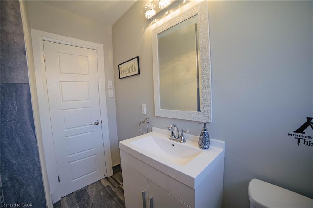 Upper-192 Glen Road, Kitchener, ON - Indoor Photo Showing Bathroom