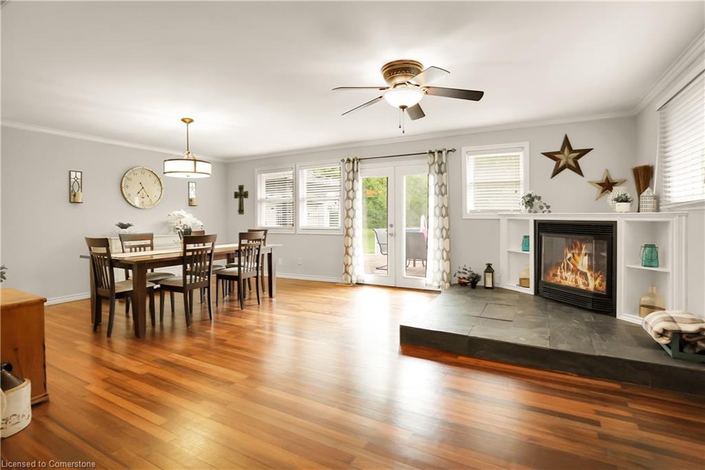 1954 Grayson Avenue, Fort Erie, ON - Indoor With Fireplace