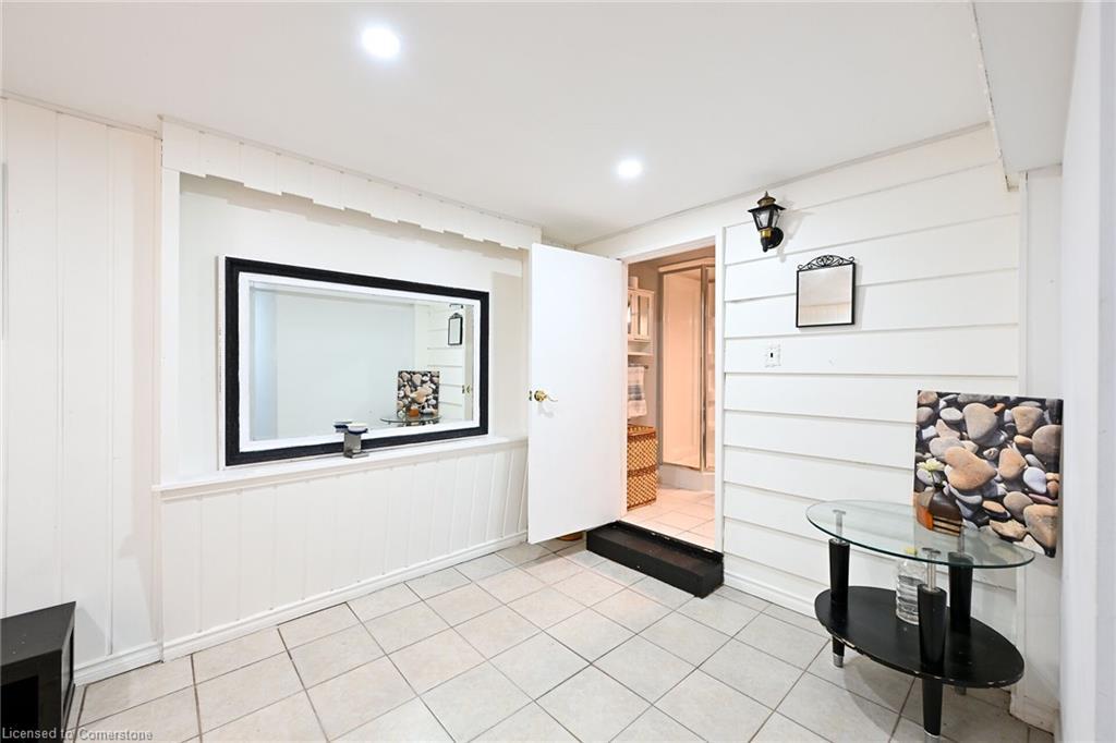 49 Glover Road, Hamilton, ON - Indoor Photo Showing Other Room