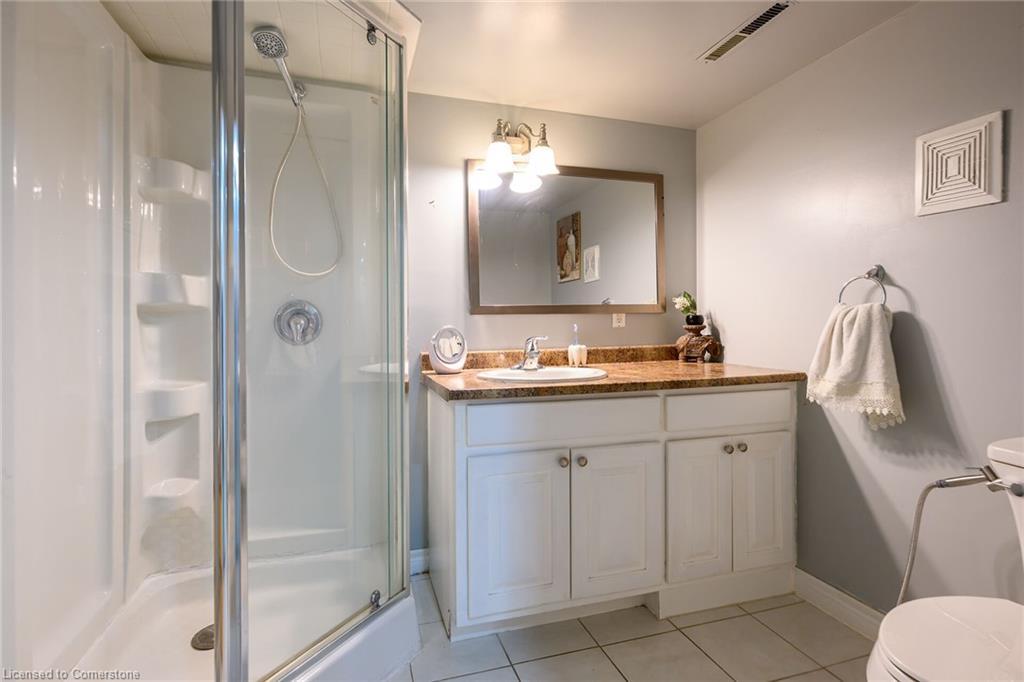 49 Glover Road, Hamilton, ON - Indoor Photo Showing Bathroom