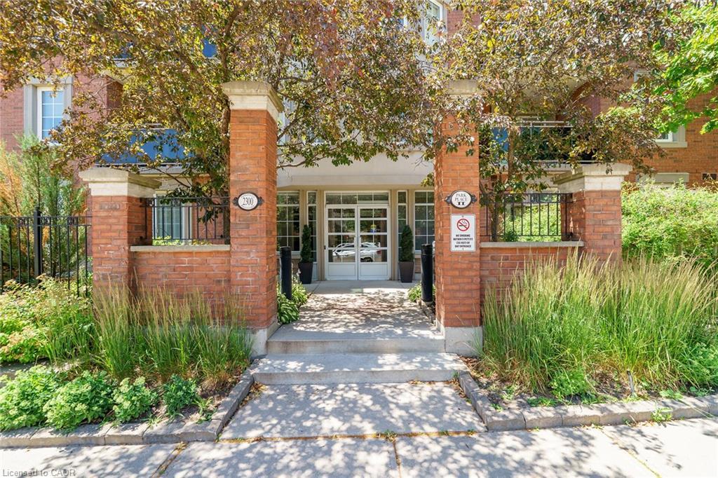 407-2300 Parkhaven Boulevard E, Oakville, ON - Outdoor