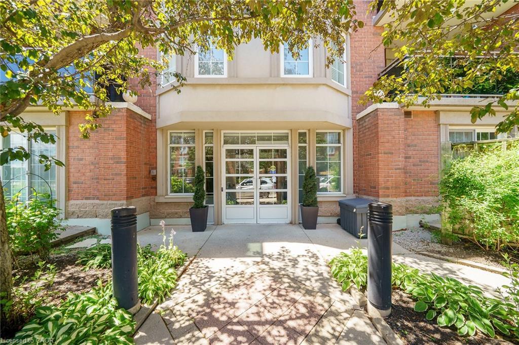 407-2300 Parkhaven Boulevard E, Oakville, ON - Outdoor