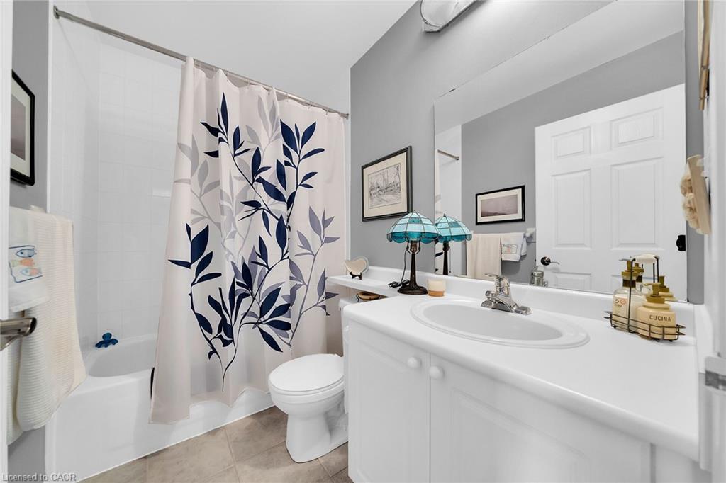 407-2300 Parkhaven Boulevard E, Oakville, ON - Indoor Photo Showing Bathroom