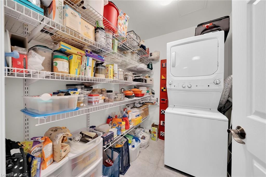 407-2300 Parkhaven Boulevard E, Oakville, ON - Indoor Photo Showing Laundry Room