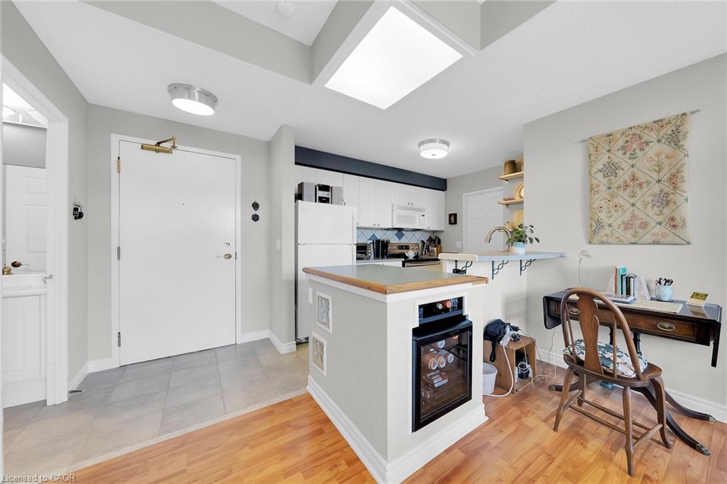 407-2300 Parkhaven Boulevard E, Oakville, ON - Indoor