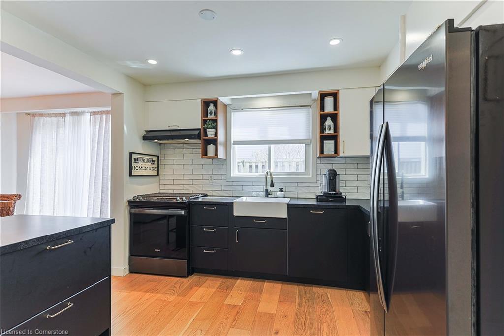 54-5475 Lakeshore Road, Burlington, ON - Indoor Photo Showing Kitchen With Upgraded Kitchen