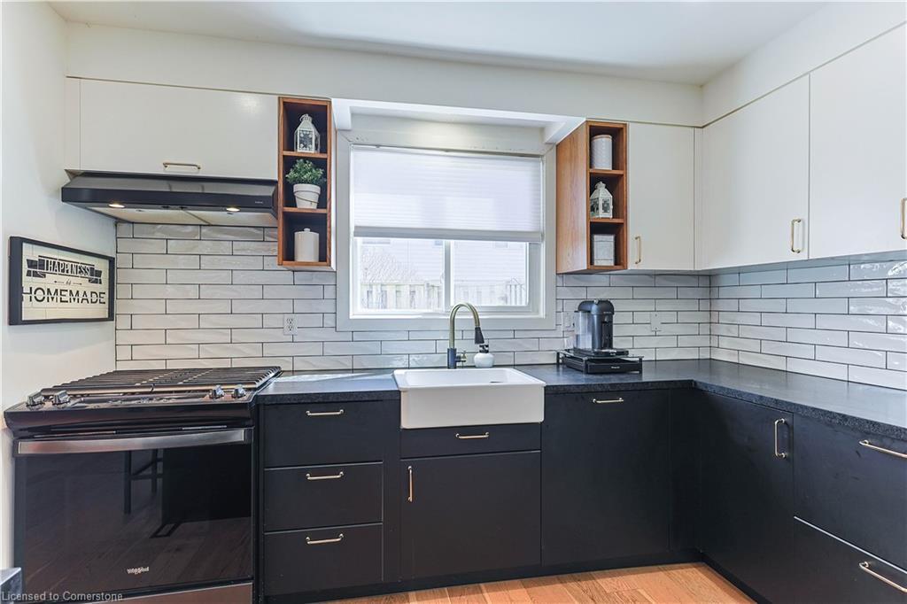 54-5475 Lakeshore Road, Burlington, ON - Indoor Photo Showing Kitchen With Upgraded Kitchen