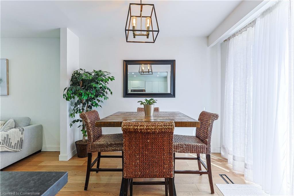 54-5475 Lakeshore Road, Burlington, ON - Indoor Photo Showing Dining Room