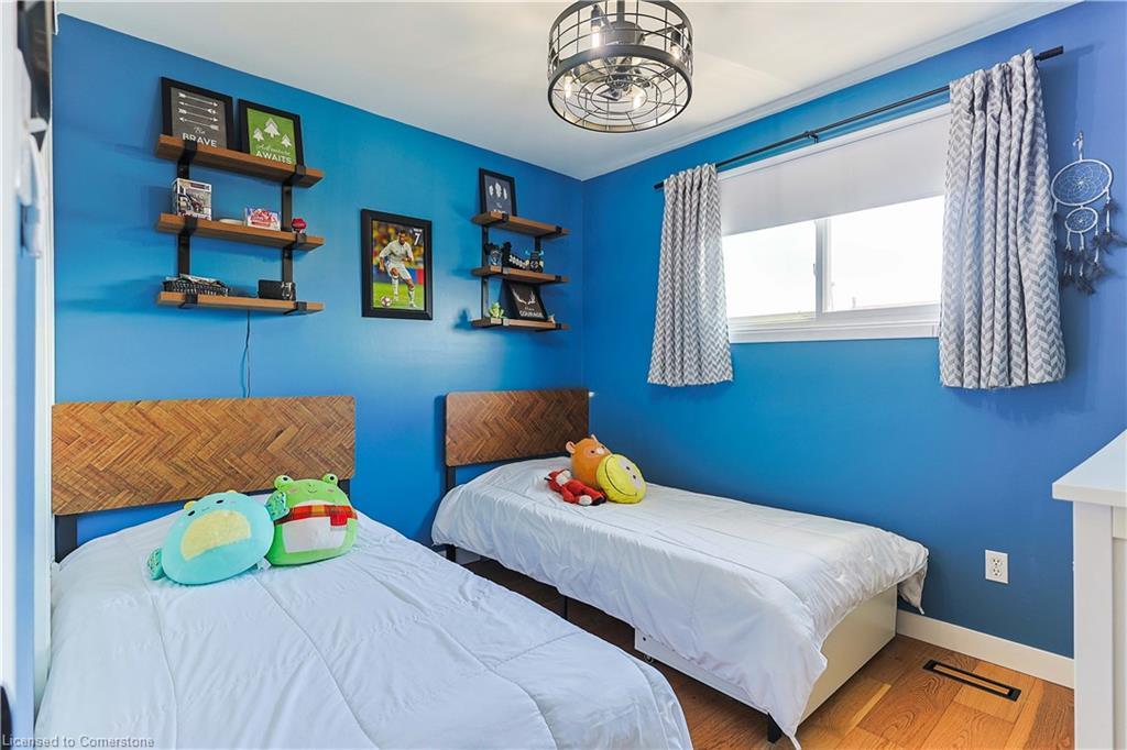 54-5475 Lakeshore Road, Burlington, ON - Indoor Photo Showing Bedroom