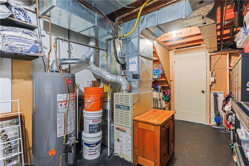 54-5475 Lakeshore Road, Burlington, ON - Indoor Photo Showing Basement