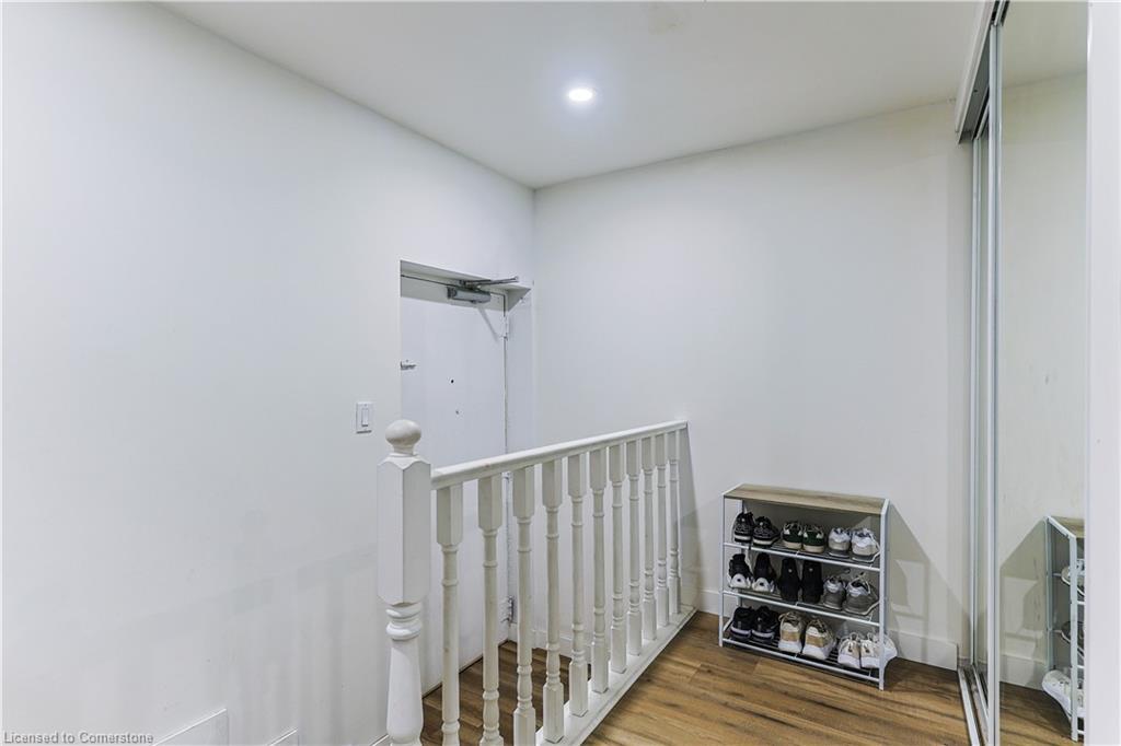 54-5475 Lakeshore Road, Burlington, ON - Indoor Photo Showing Other Room