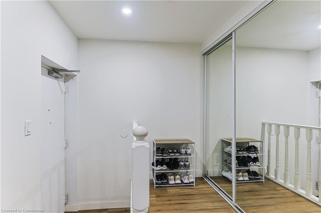 54-5475 Lakeshore Road, Burlington, ON - Indoor Photo Showing Other Room