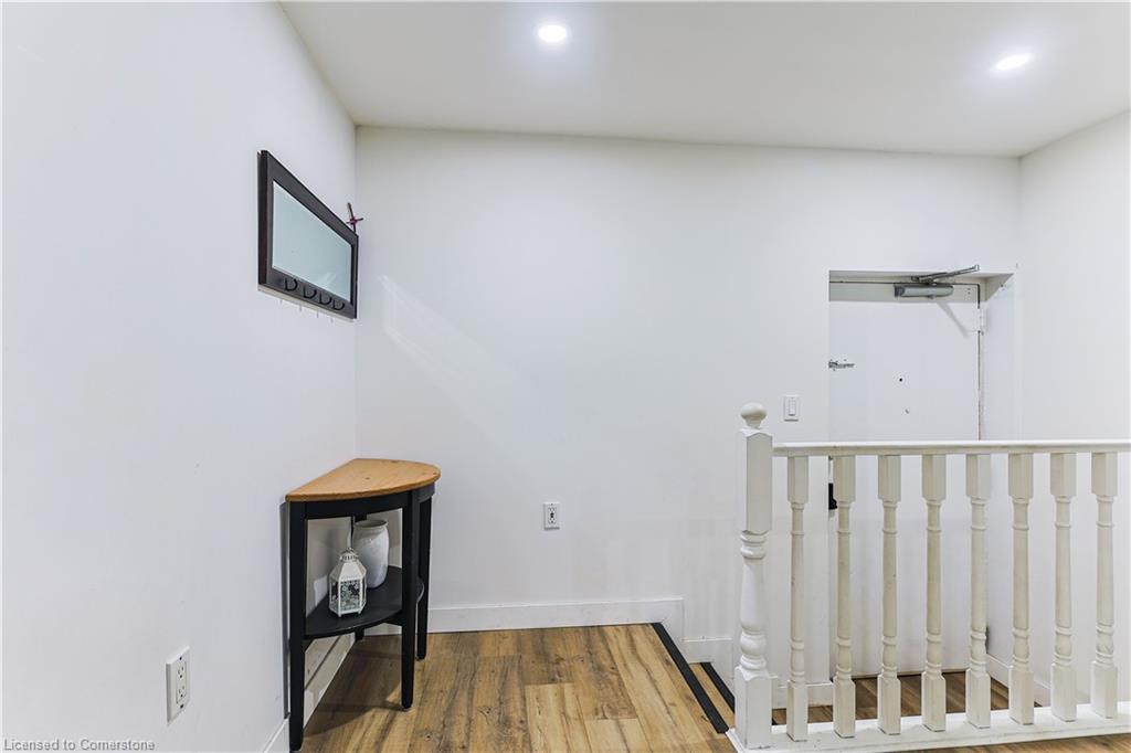 54-5475 Lakeshore Road, Burlington, ON - Indoor Photo Showing Other Room