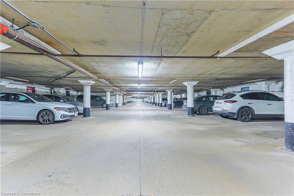 54-5475 Lakeshore Road, Burlington, ON - Indoor Photo Showing Garage