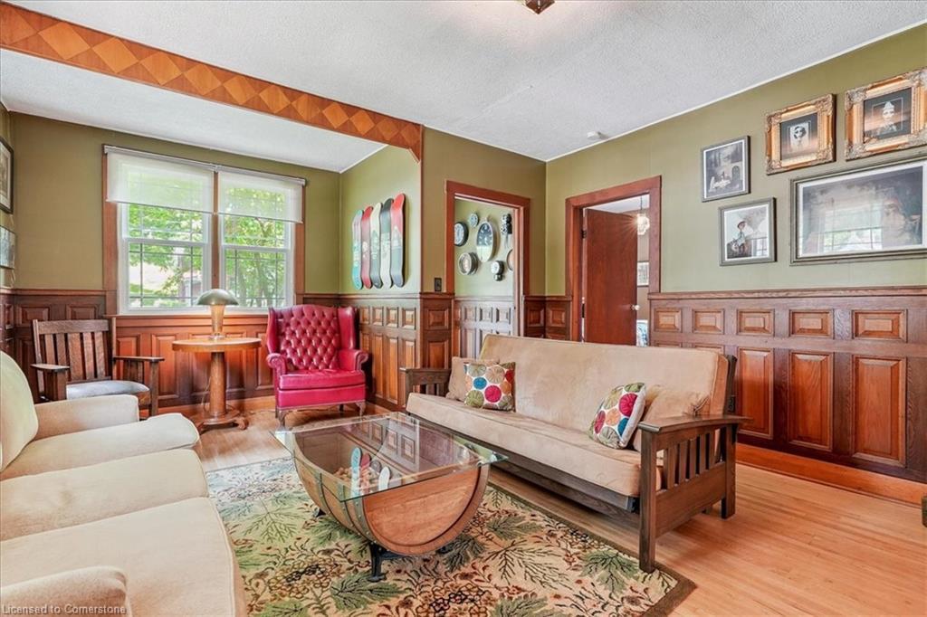 94 Centre Street, Niagara-On-The-Lake, ON - Indoor Photo Showing Living Room
