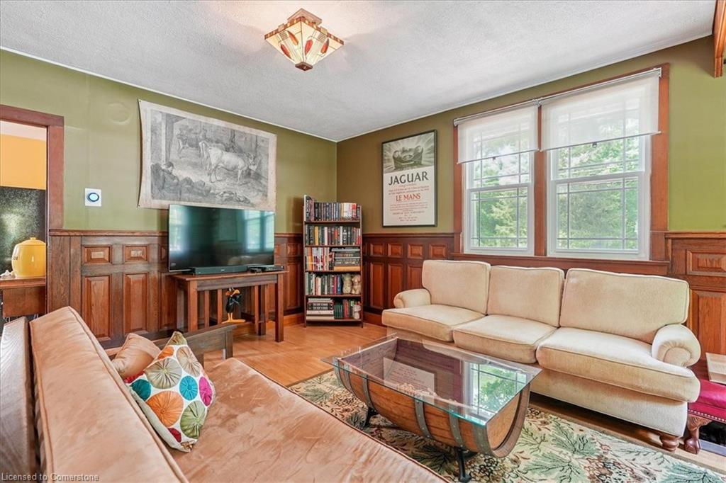 94 Centre Street, Niagara-On-The-Lake, ON - Indoor Photo Showing Living Room