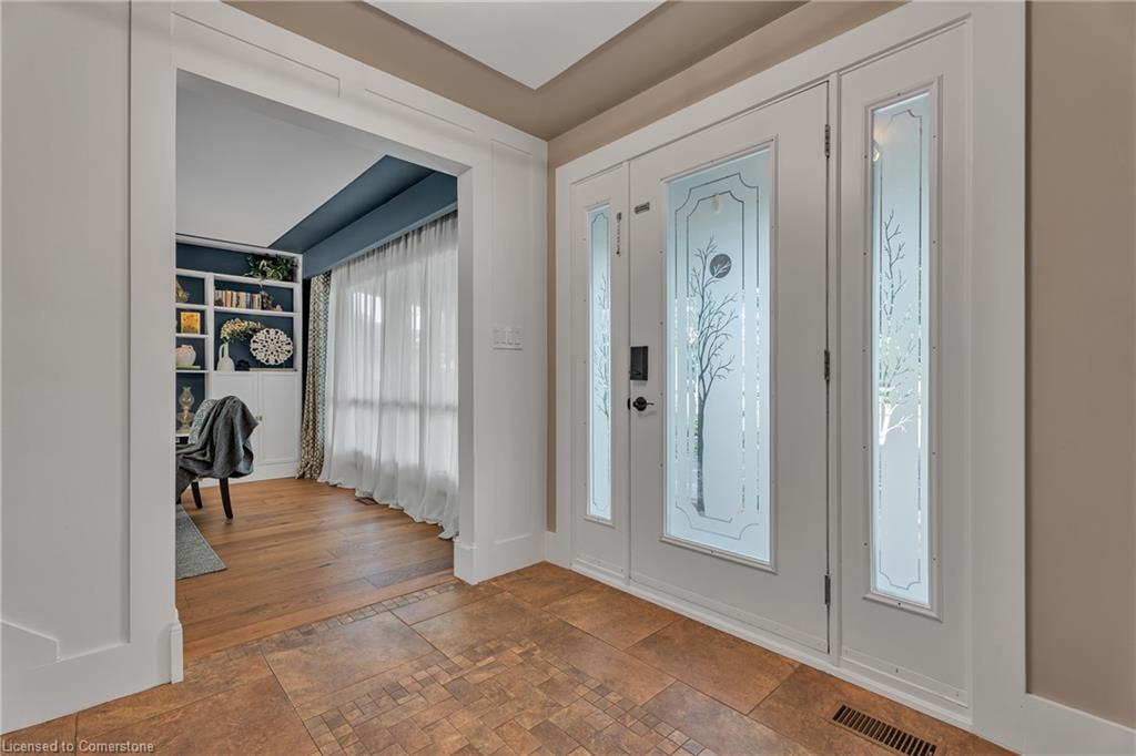 316 Fennell Avenue W, Hamilton, ON - Indoor Photo Showing Other Room