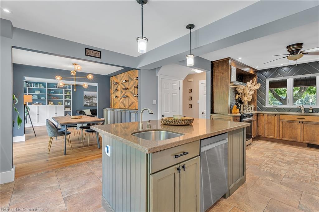 316 Fennell Avenue W, Hamilton, ON - Indoor Photo Showing Kitchen