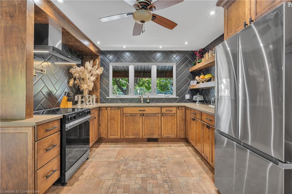 316 Fennell Avenue W, Hamilton, ON - Indoor Photo Showing Kitchen With Upgraded Kitchen