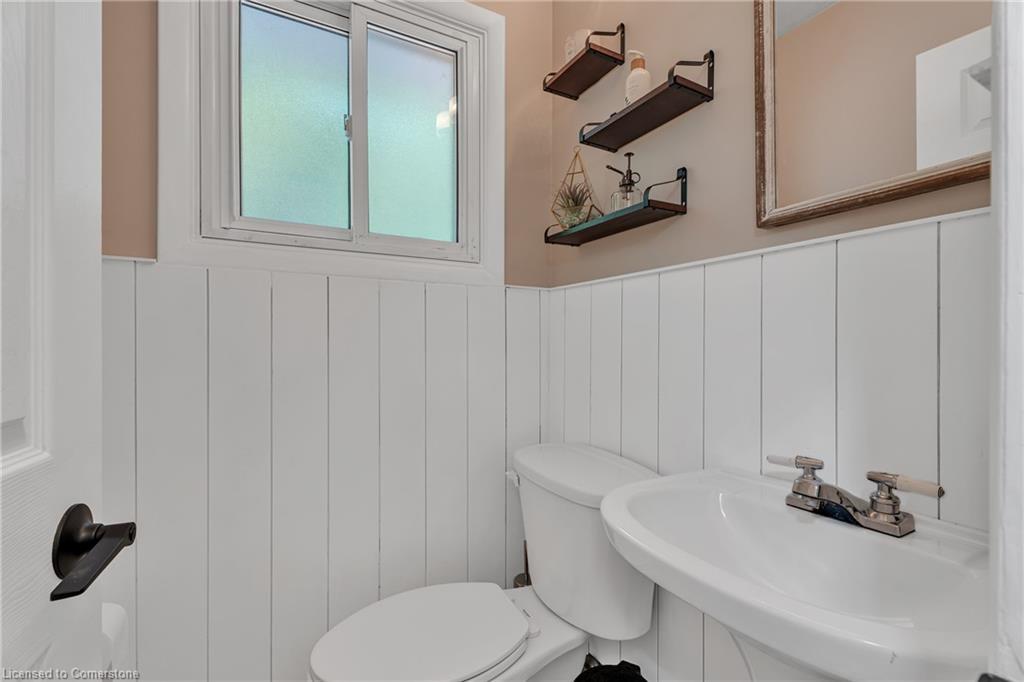 316 Fennell Avenue W, Hamilton, ON - Indoor Photo Showing Bathroom
