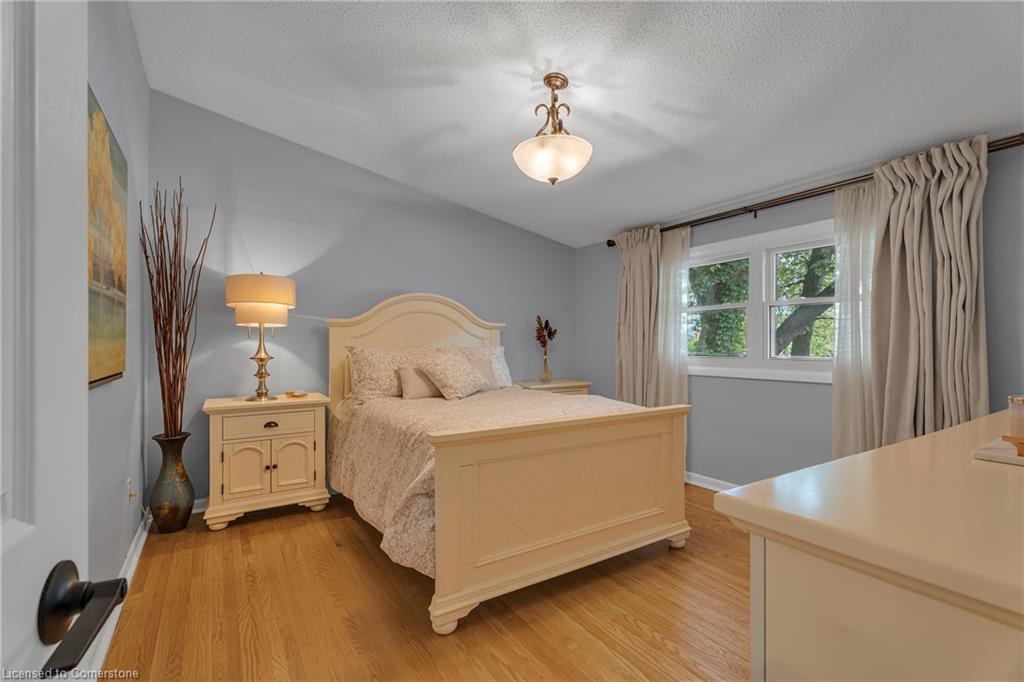 316 Fennell Avenue W, Hamilton, ON - Indoor Photo Showing Bedroom